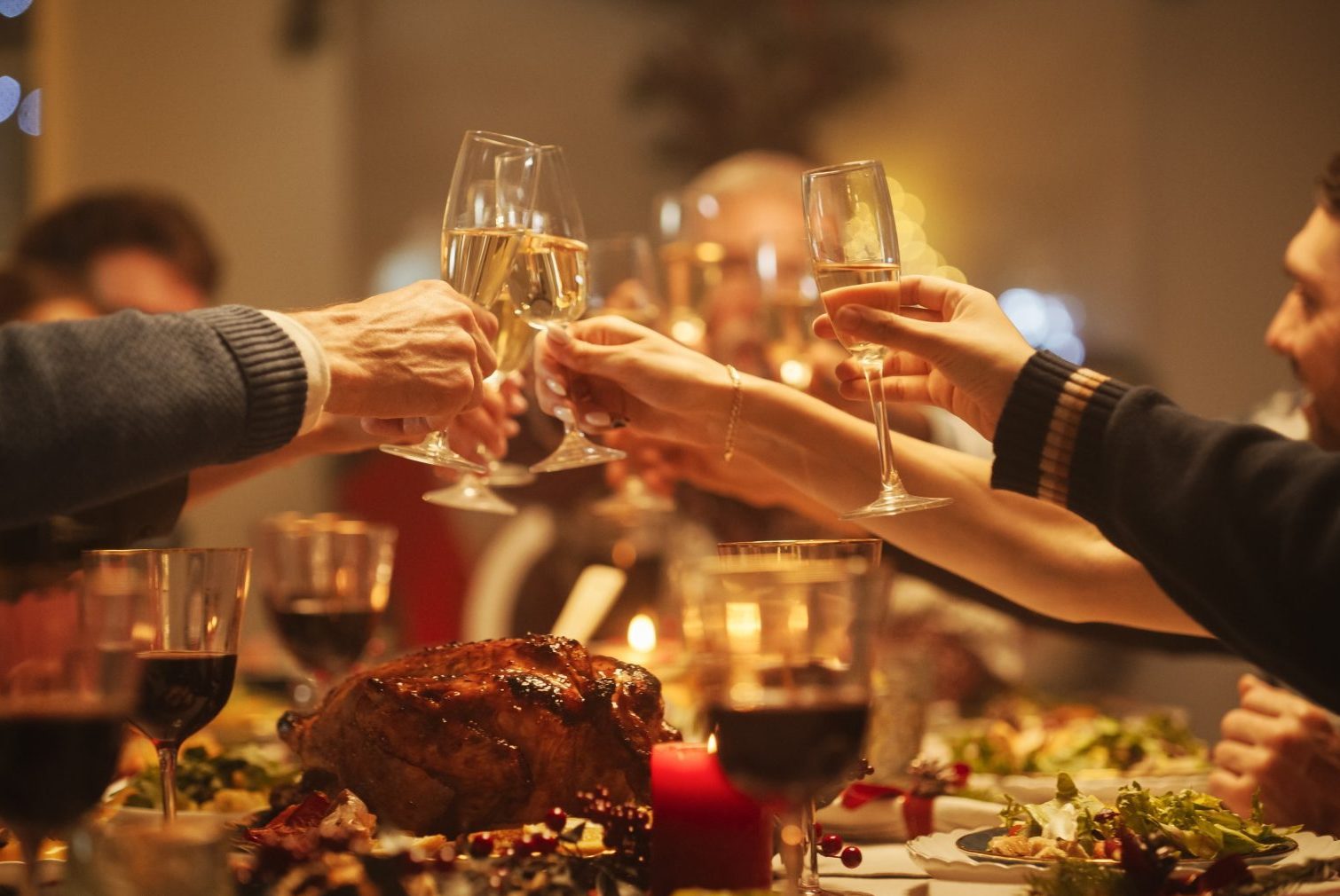 Family,,Children,And,Friends,Spend,Christmas,Dinner,Together,At,Home